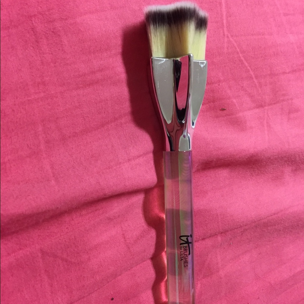It Cosmetics Superstar Foundation Brush